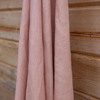 Roosa kylpypyyhe, hamampyyhe, mutta hamppukangasta.