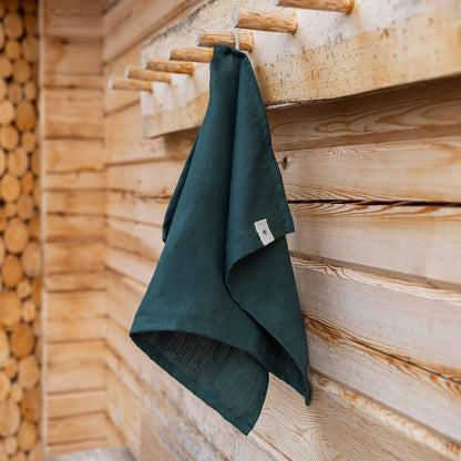 Metsänvihreä käsipyyhe hampusta.